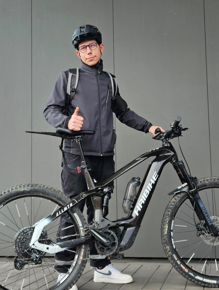 Tino Neumann mit seinem neuen E-Mountainbike