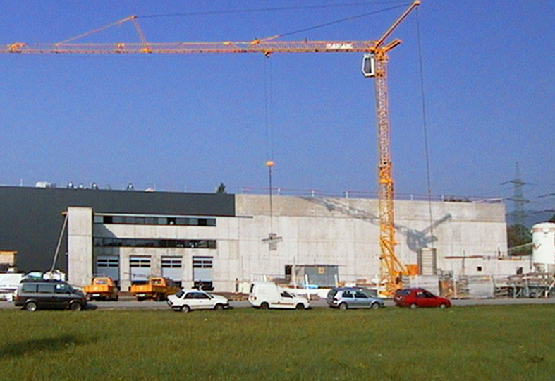 Gros œuvre du nouveau bâtiment de stockage et administratif à Mäder, 2004