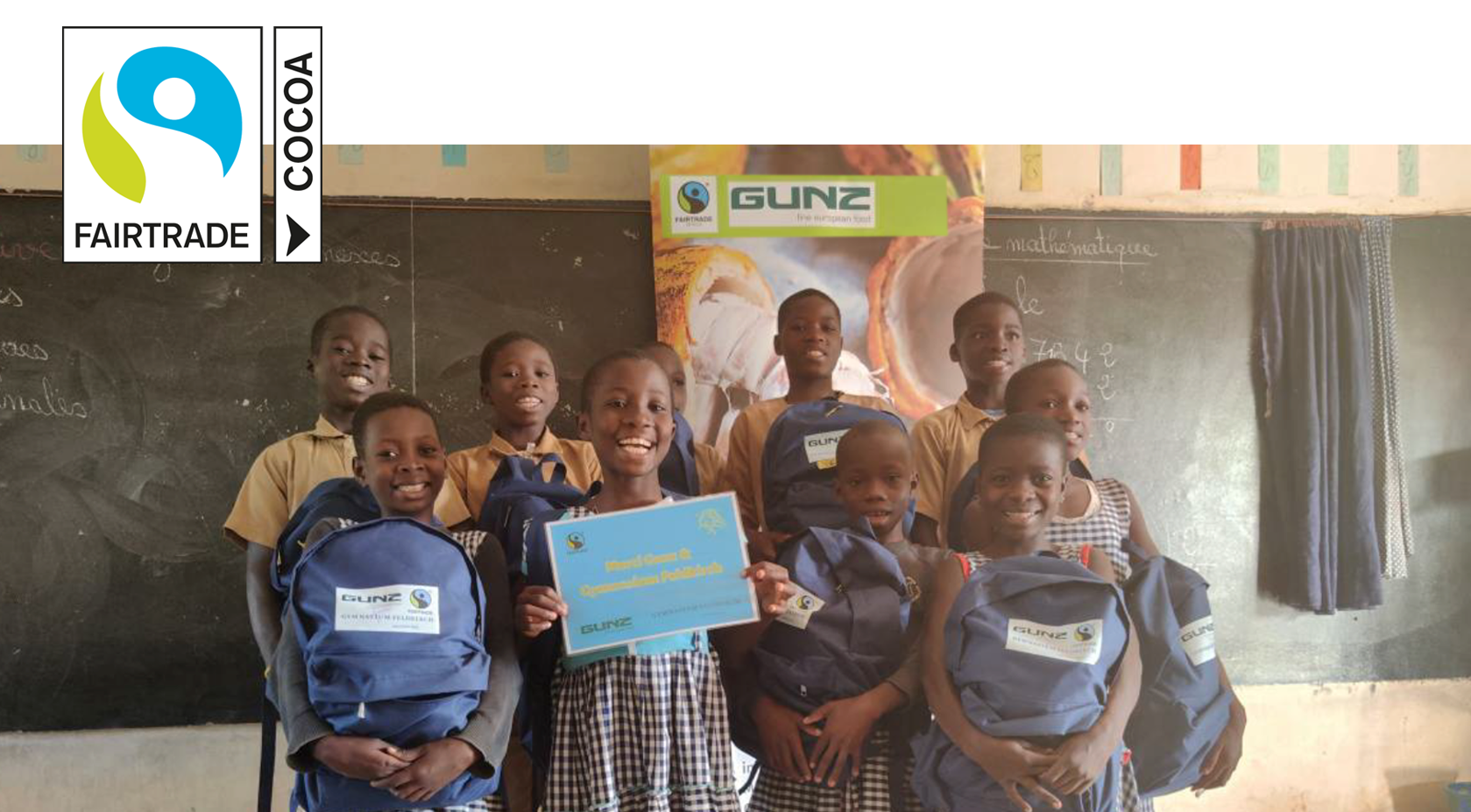 Élève en classe avec sac à dos et toile Gunz, Côte d’Ivoire