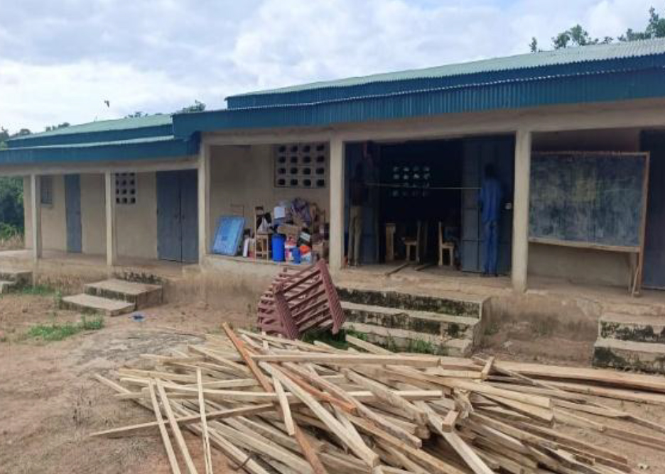 Im Bau befindliches neues Schulgeb&auml;ude in Bemasso