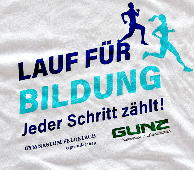 Laufshirt mit &bdquo;Lauf f&uuml;r Bildung&ldquo; und Gunz-Logo